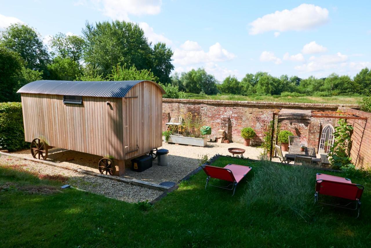 Villa Hut64 Alderbury Exterior foto